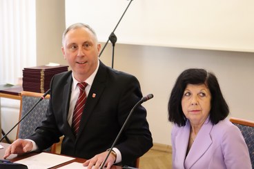 Za nami uroczysta sesja Rady Miejskiej w Wieluniu. Było wiele podziękowań za wspólną pracę na rzecz samorządu